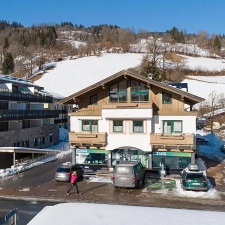 Penthouse Petra *